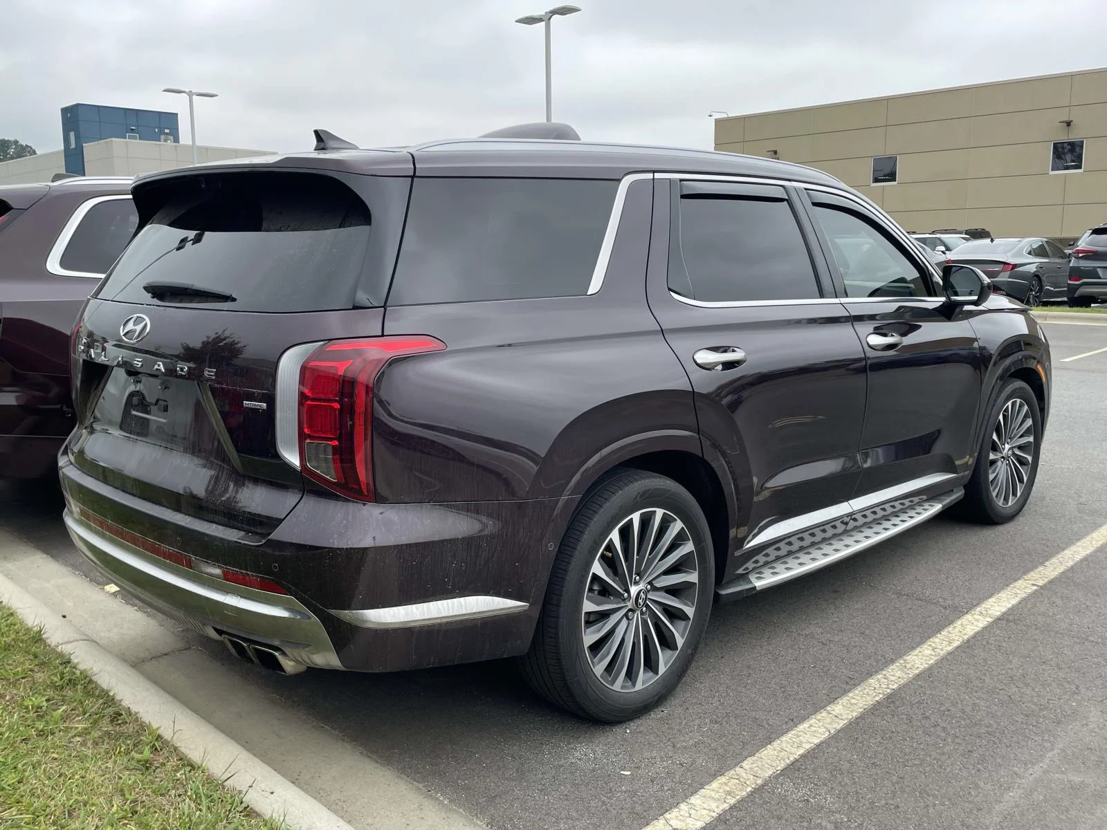 Used 2024 Sierra Burgundy Hyundai Calligraphy image 4