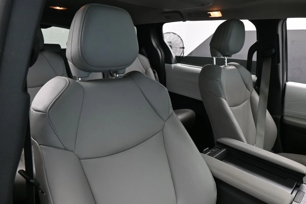 Used 2025 Midnight Black Metallic Toyota XLE image 47