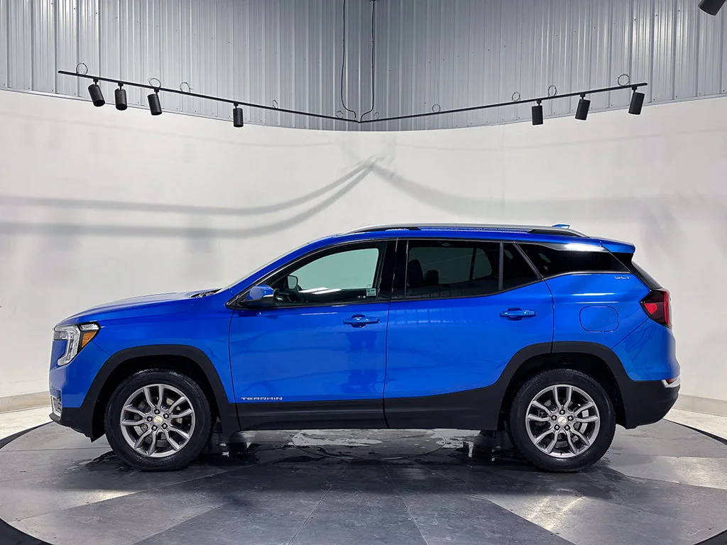 Used 2024 Blue GMC SLT image 16