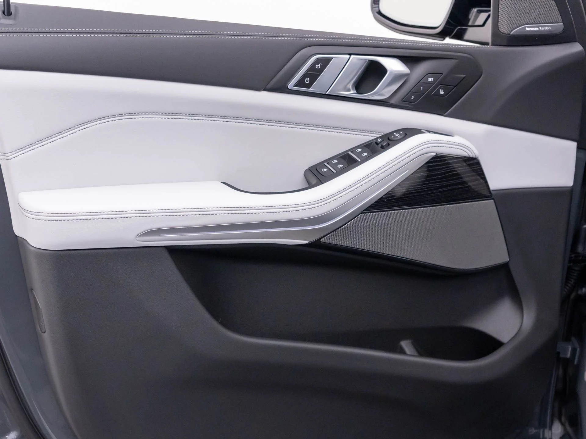 New 2026 Gray BMW xDrive40i image 10