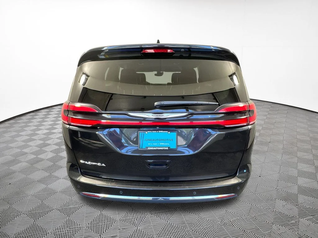 Used 2023 Brilliant Black Crystal Pearlcoat Chrysler Touring L image 10