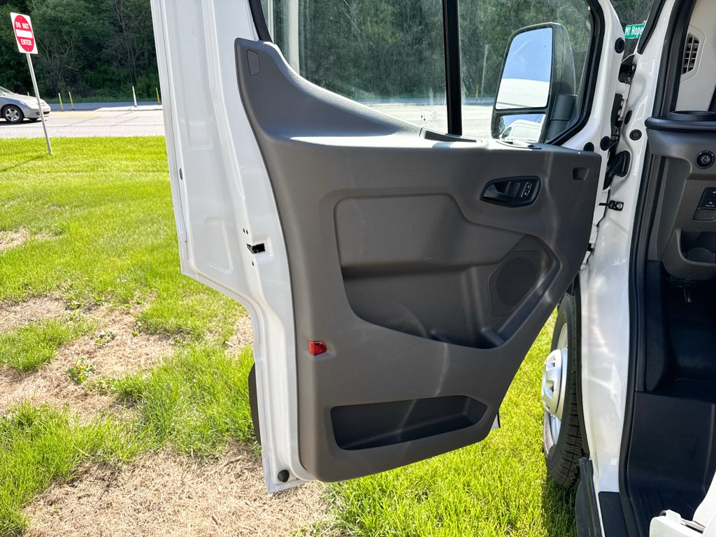 New 2026 Oxford White Ford Base w/9,950 lb. GVWR image 24