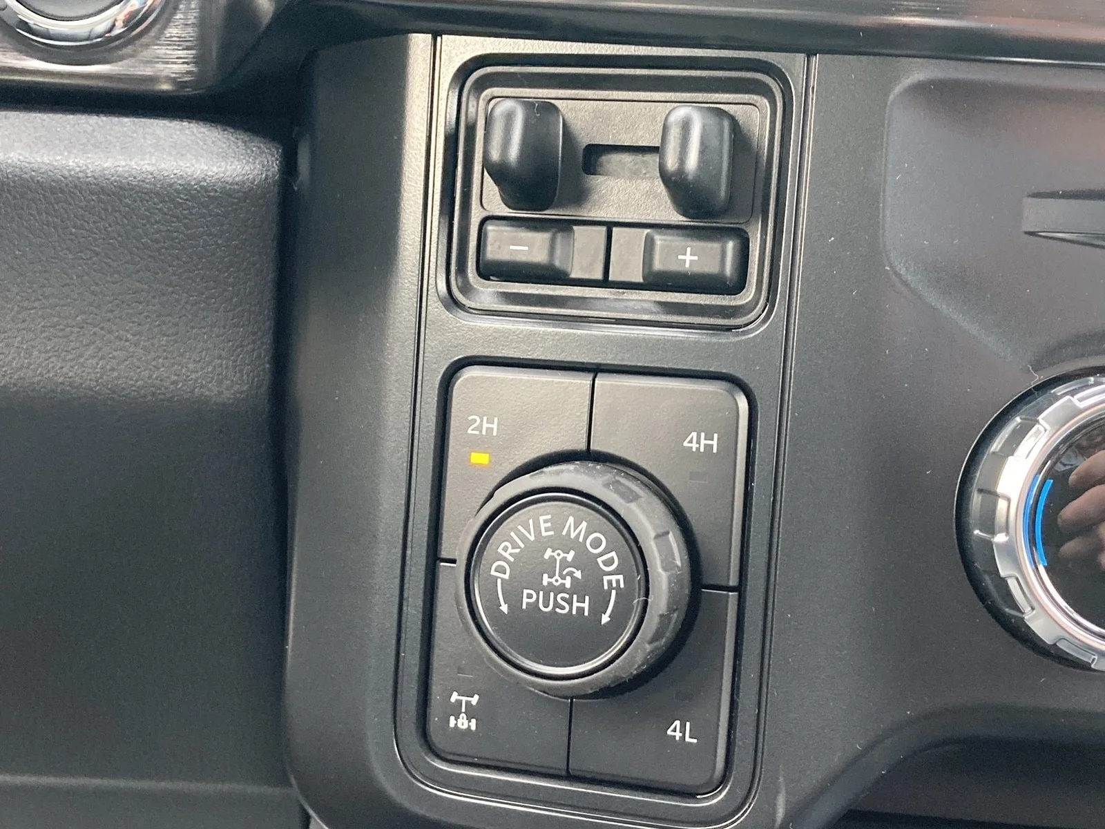 New 2026 Glacier Gray Metallic Tri-Coat Ford F-250® Lariat® image 24
