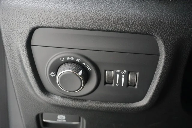 Used 2025 VELVET RED PRLC Jeep Laredo image 28