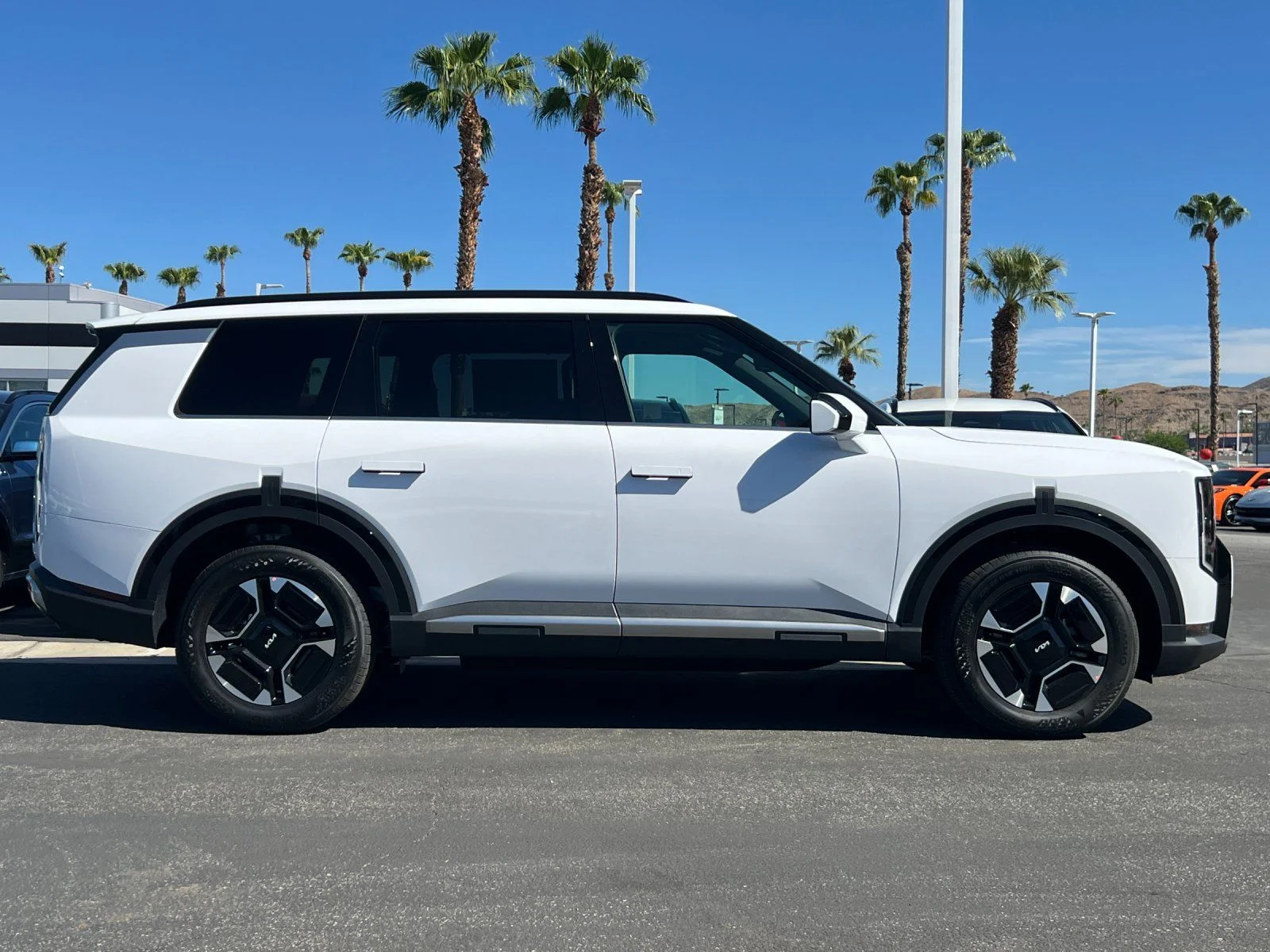 New 2027 White Kia EX image 2