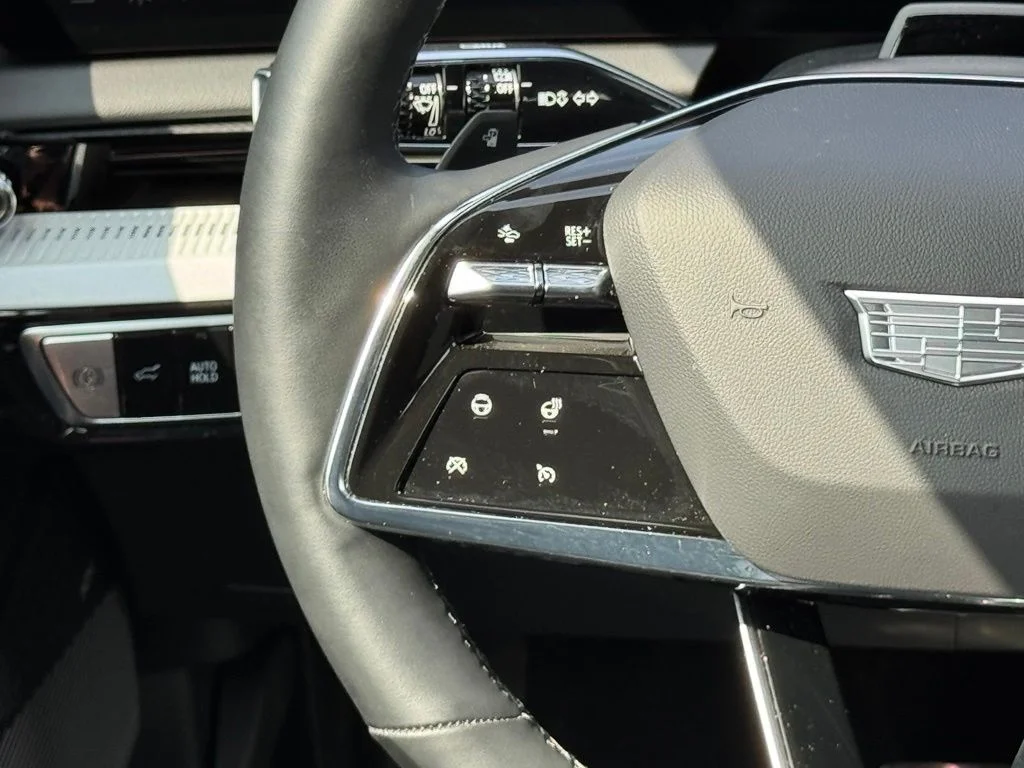 Used 2025 Red Cadillac Sport 2 image 23