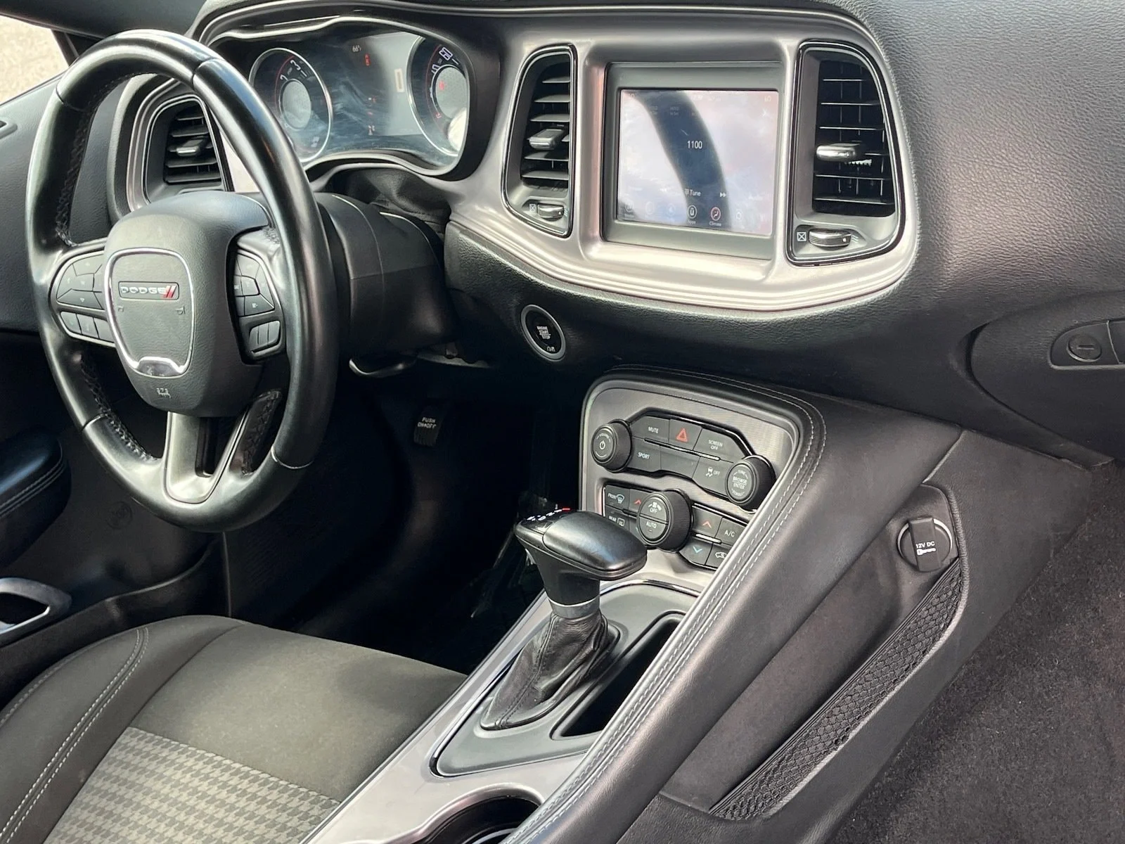 Used 2023 Torred Clearcoat Dodge SXT image 8
