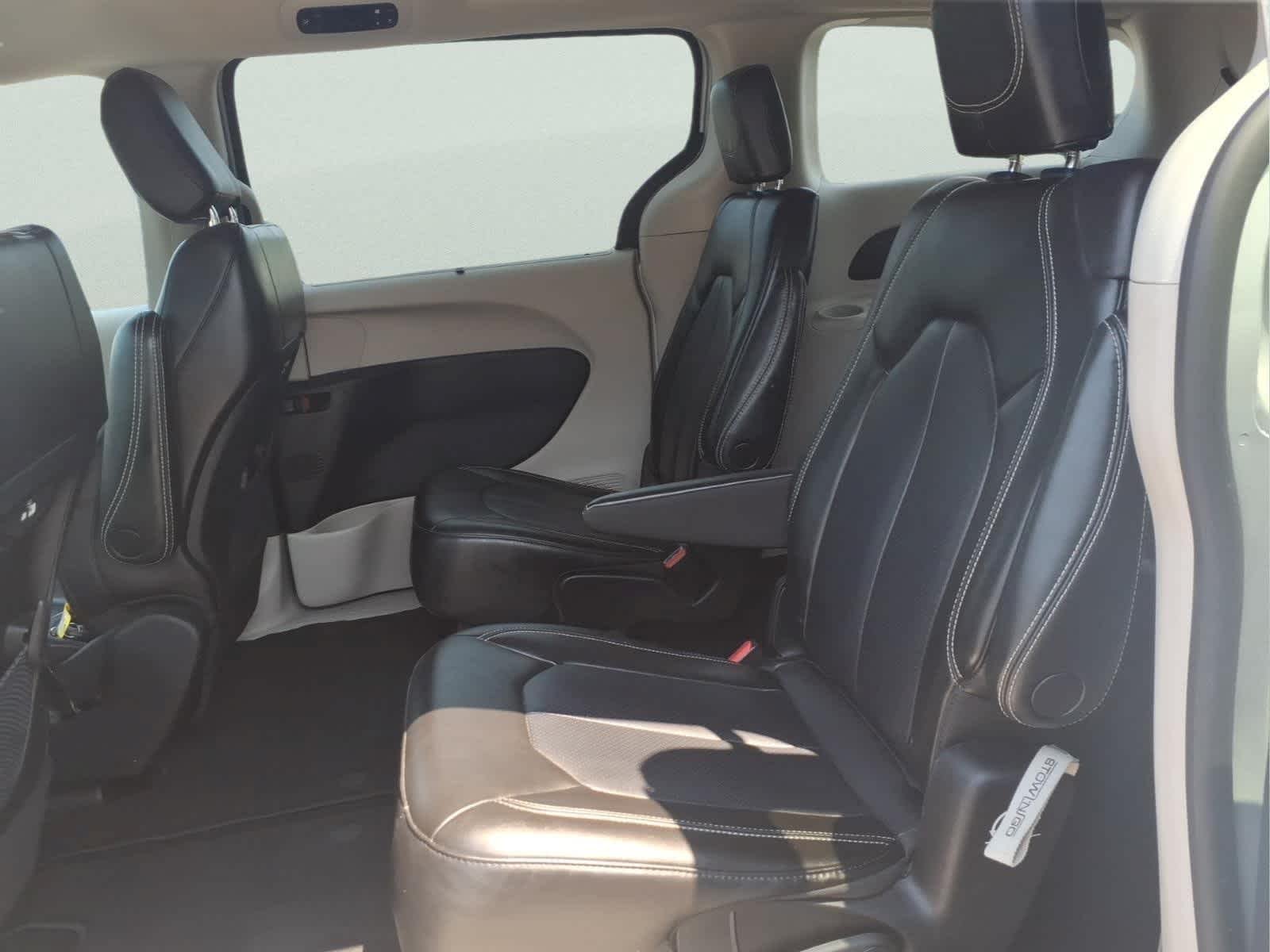 Used 2023 Silver Mist Clearcoat Chrysler Touring L image 27