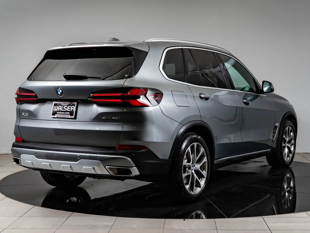Used 2024 Skyscraper Grey Metallic BMW xDrive40i image 10