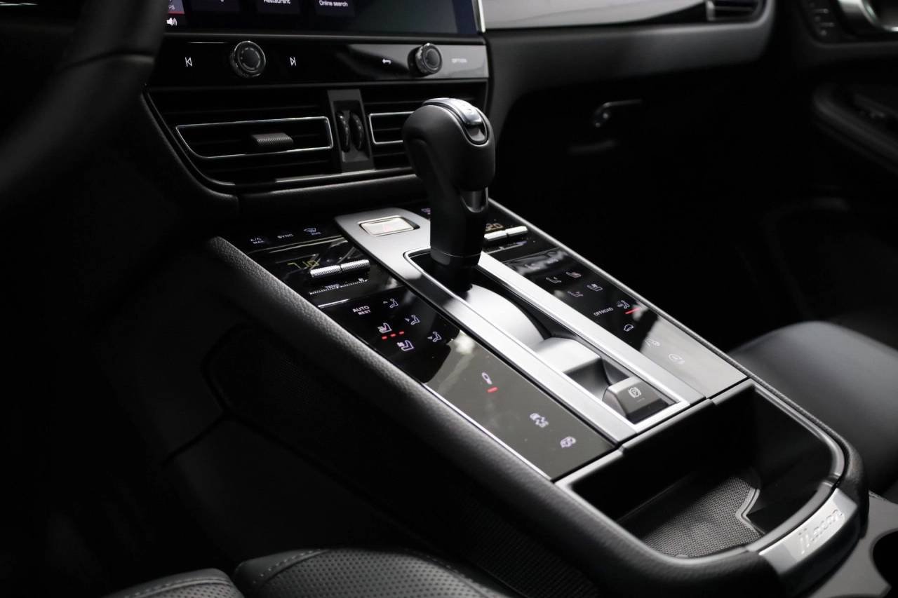 New 2026 Dolomite Silver Metallic Porsche S image 29