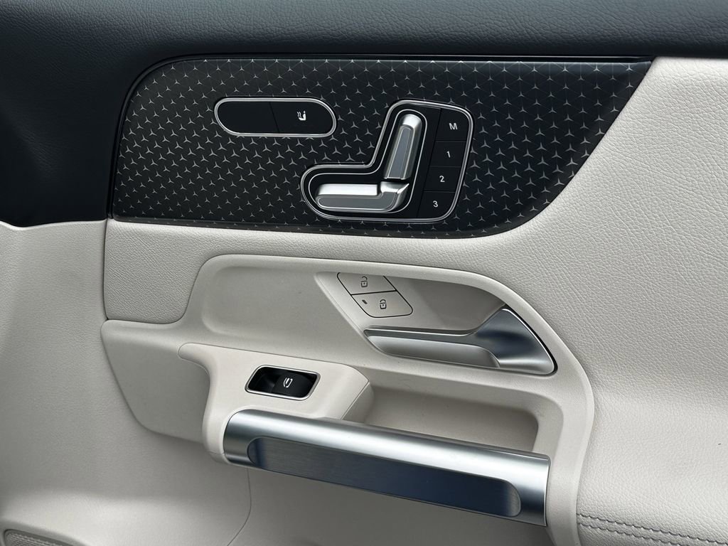 New 2026 Starling Blue Metallic Mercedes-Benz GLB 250 image 17