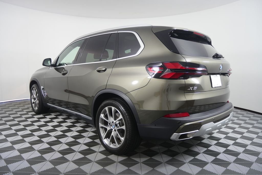 Certified Used 2026 Green Metallic BMW xDrive40i image 5