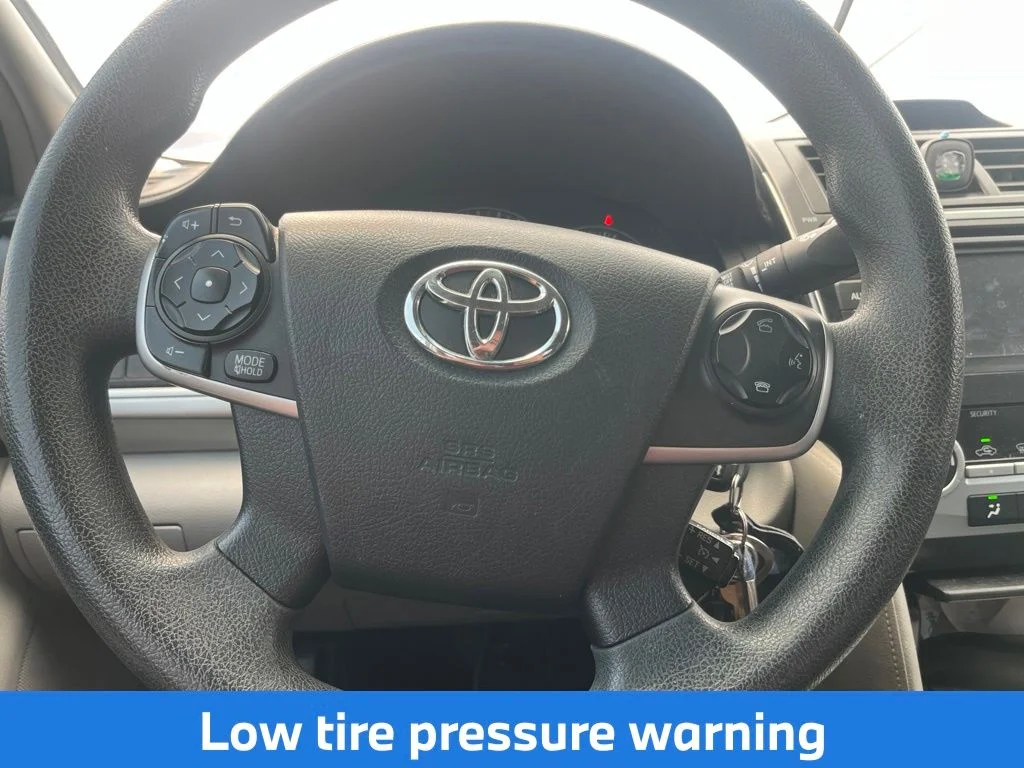 Used 2014 Green Toyota LE image 5