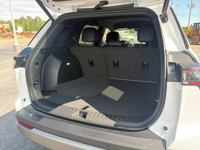 New 2027 Summit White Chevrolet LT image 29