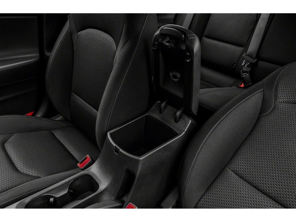 Used 2018 White Hyundai Base image 9
