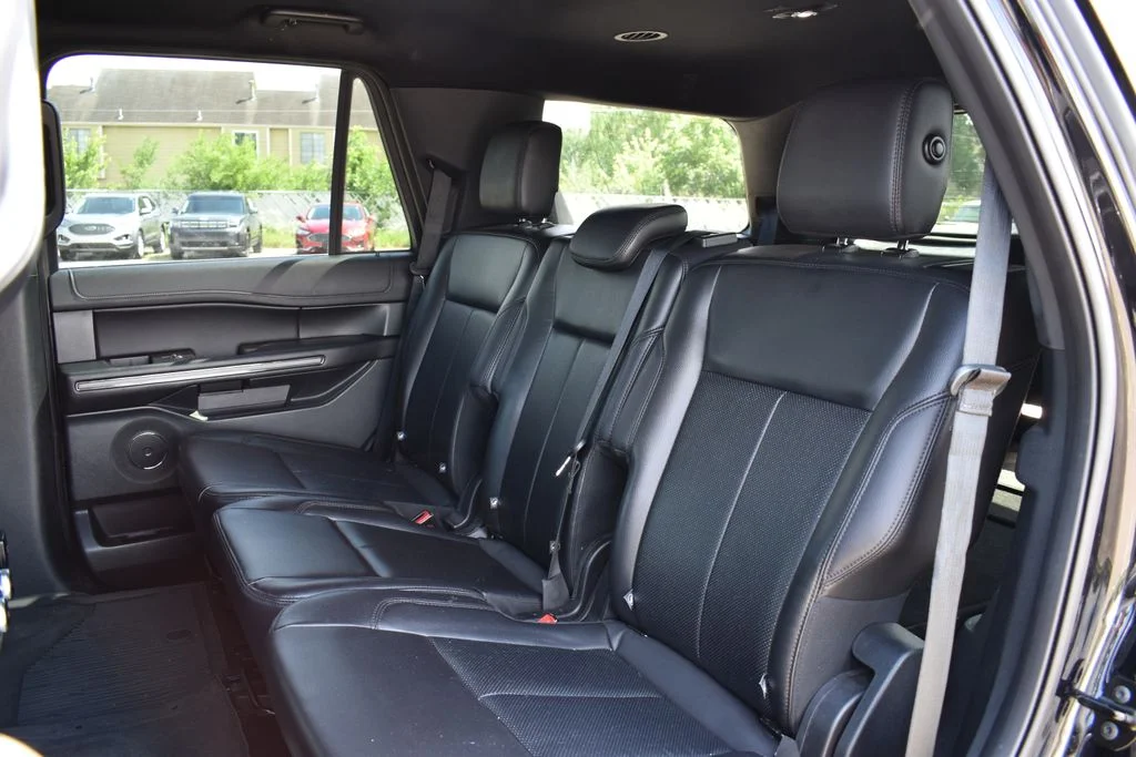 Used 2020 Agate Black Metallic Ford XLT image 8