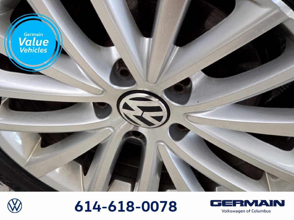 Used 2013 Black Volkswagen SEL image 11