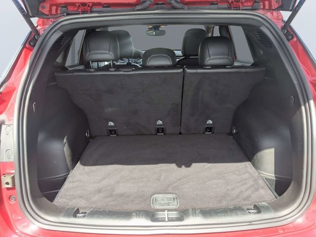 Used 2024  Jeep Latitude image 12