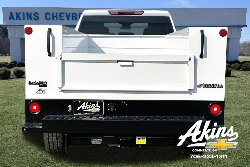 New 2026 Summit White Chevrolet WT image 4