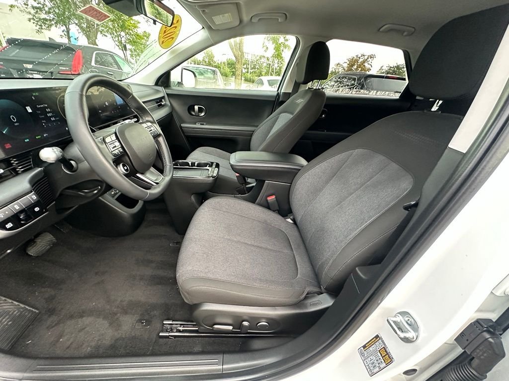 2025 Hyundai IONIQ 5 SE - Photo 11