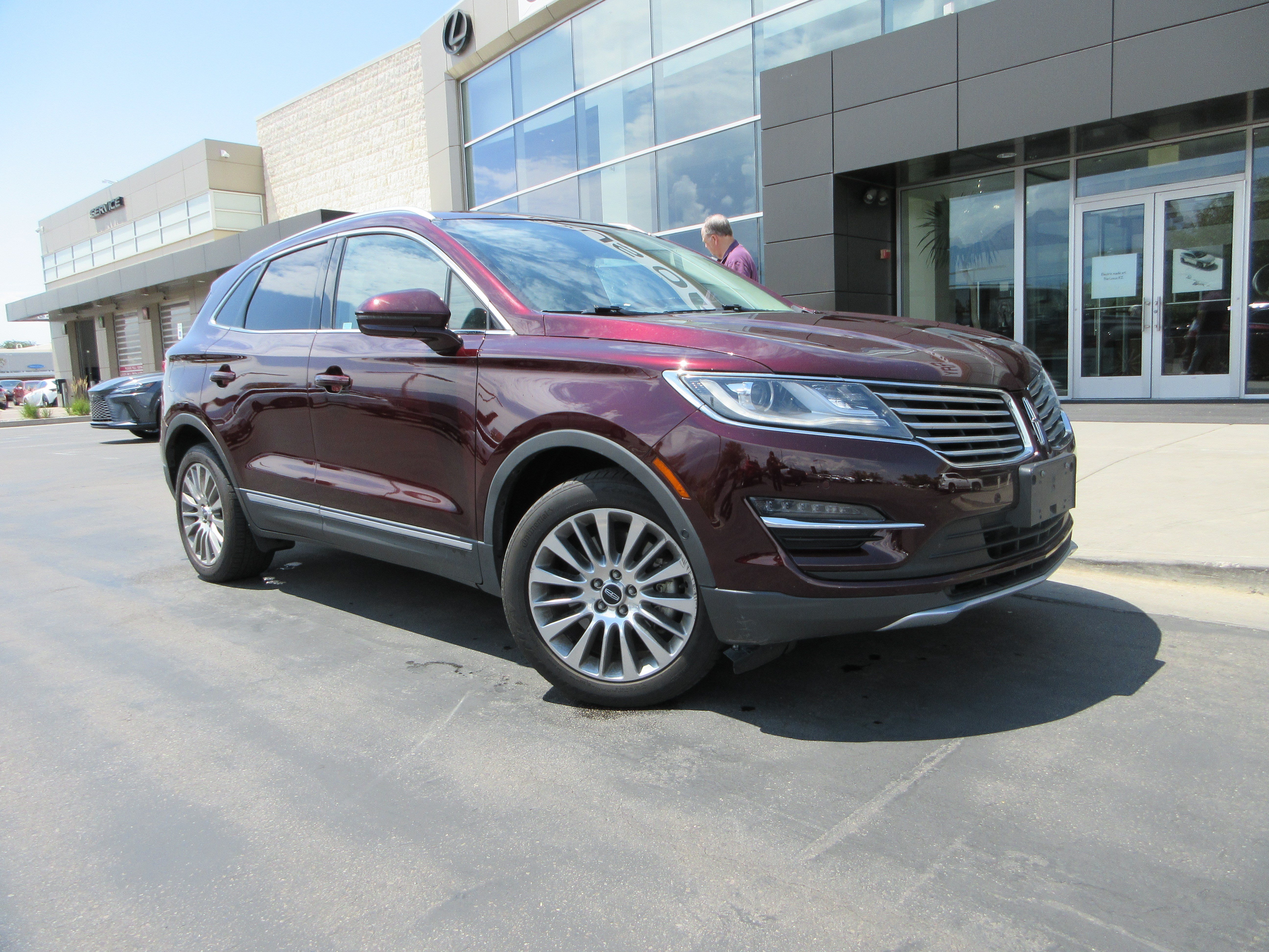 Used 2016 Burgundy Velvet Metallic Tinted Clearcoat Lincoln Reserve image 14