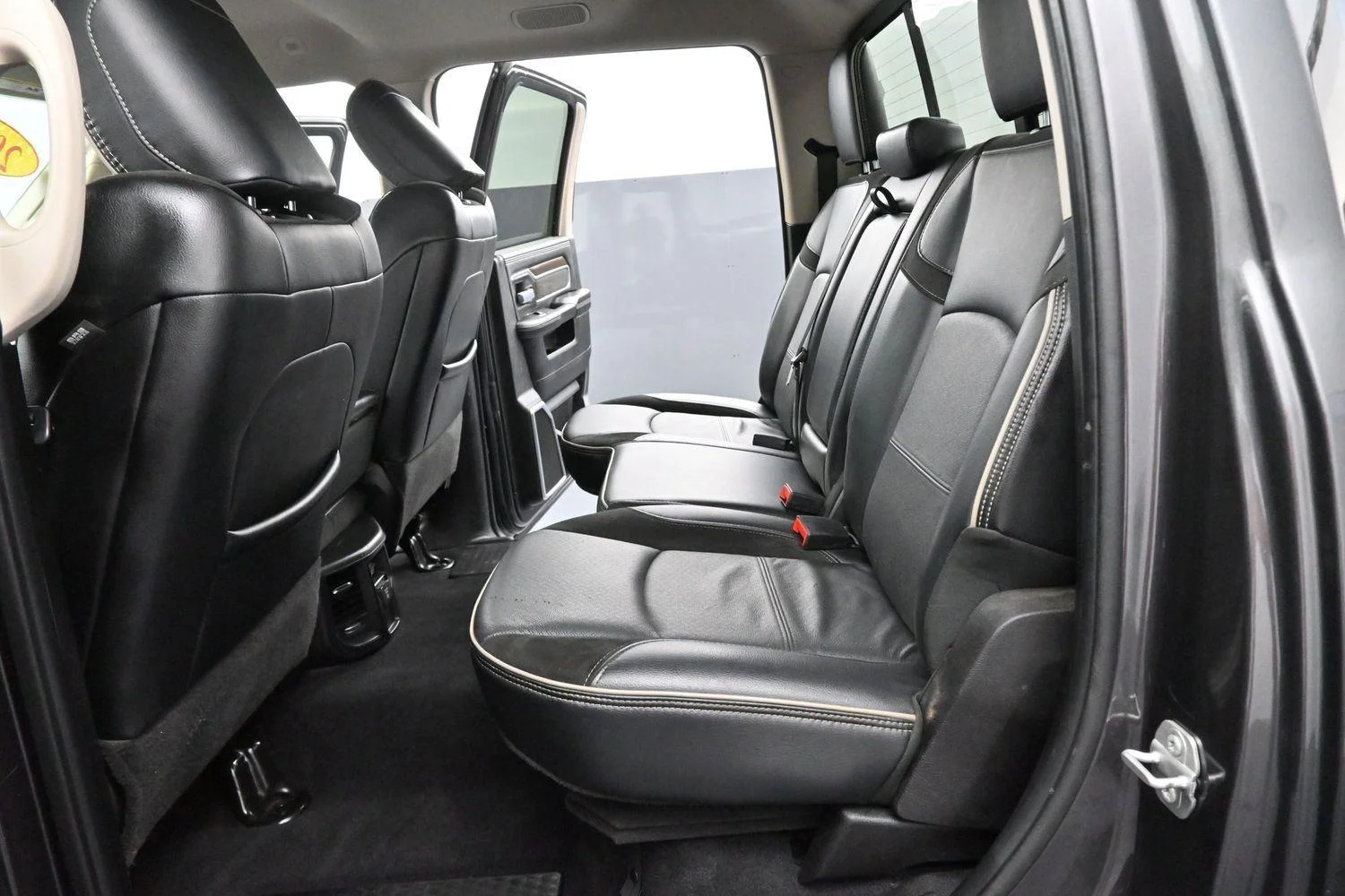 Used 2024 Granite Crystal Metallic Clearcoat Ram Laramie image 27