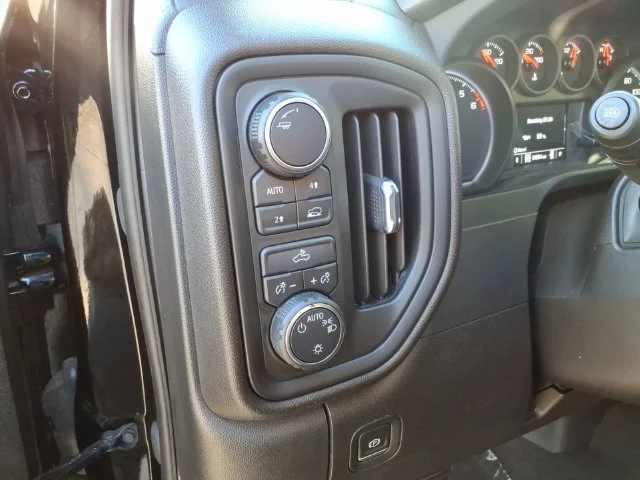 Used 2023 BLACK Chevrolet Custom image 16