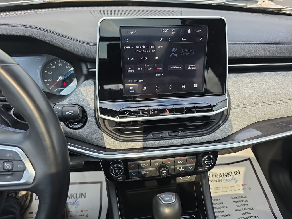 Used 2022 Silver Jeep Latitude image 18