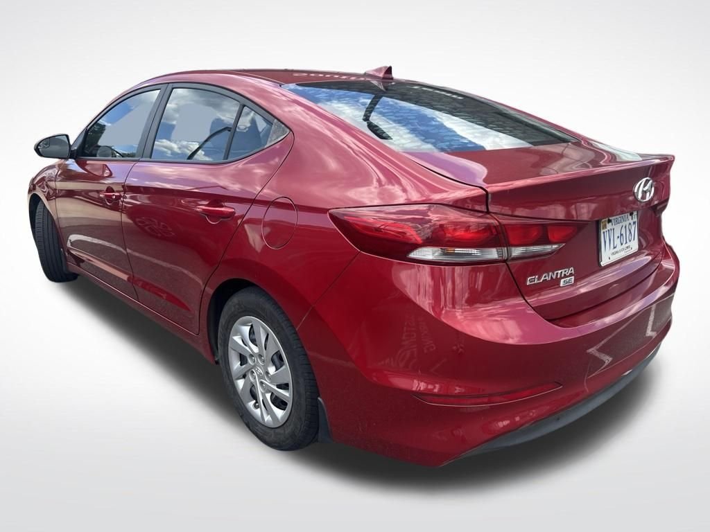 Used 2017 Red Hyundai SE image 4