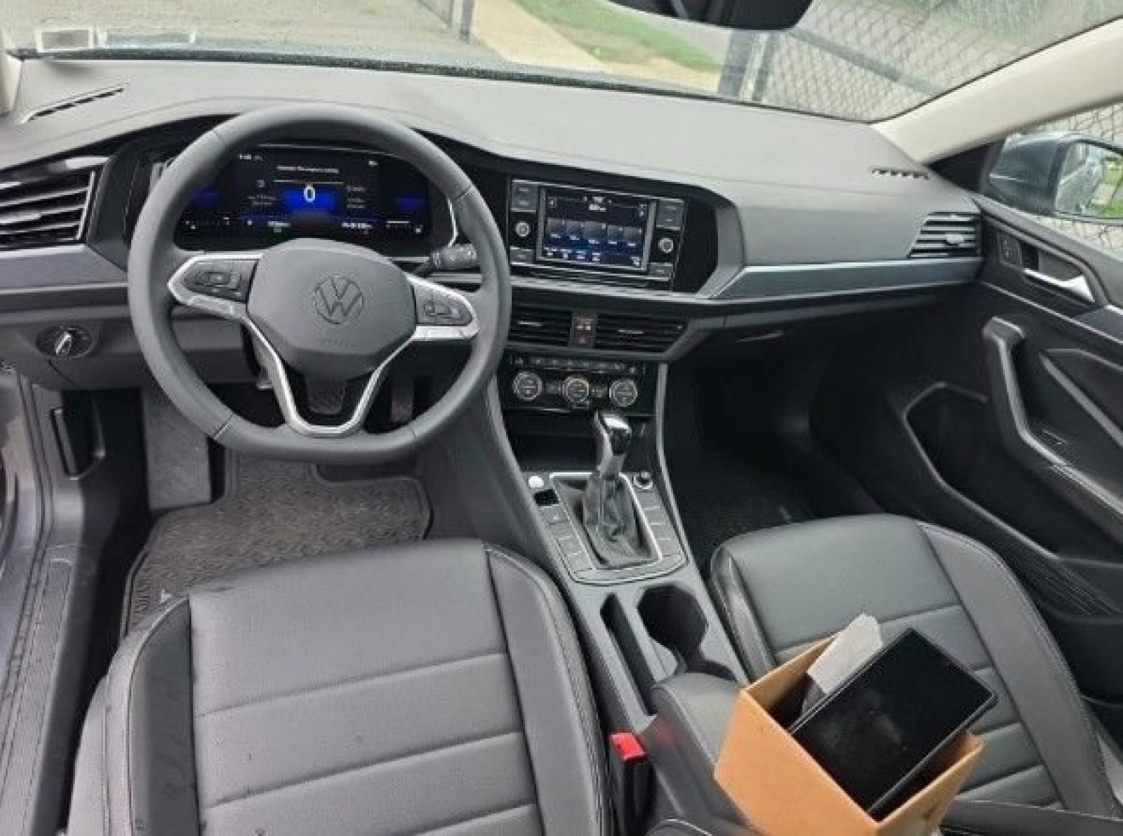 Used 2022 Platinum Gray Metallic Volkswagen SE image 5