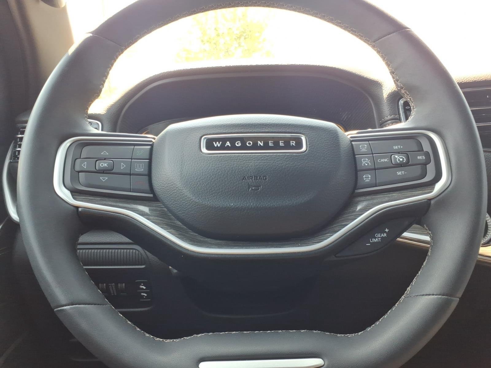 Used 2022 Diamond Black Crystal Pearlcoat Jeep Series III image 28