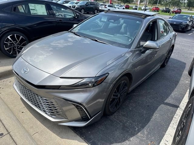 2025 Toyota Camry XSE Hybrid's photo
