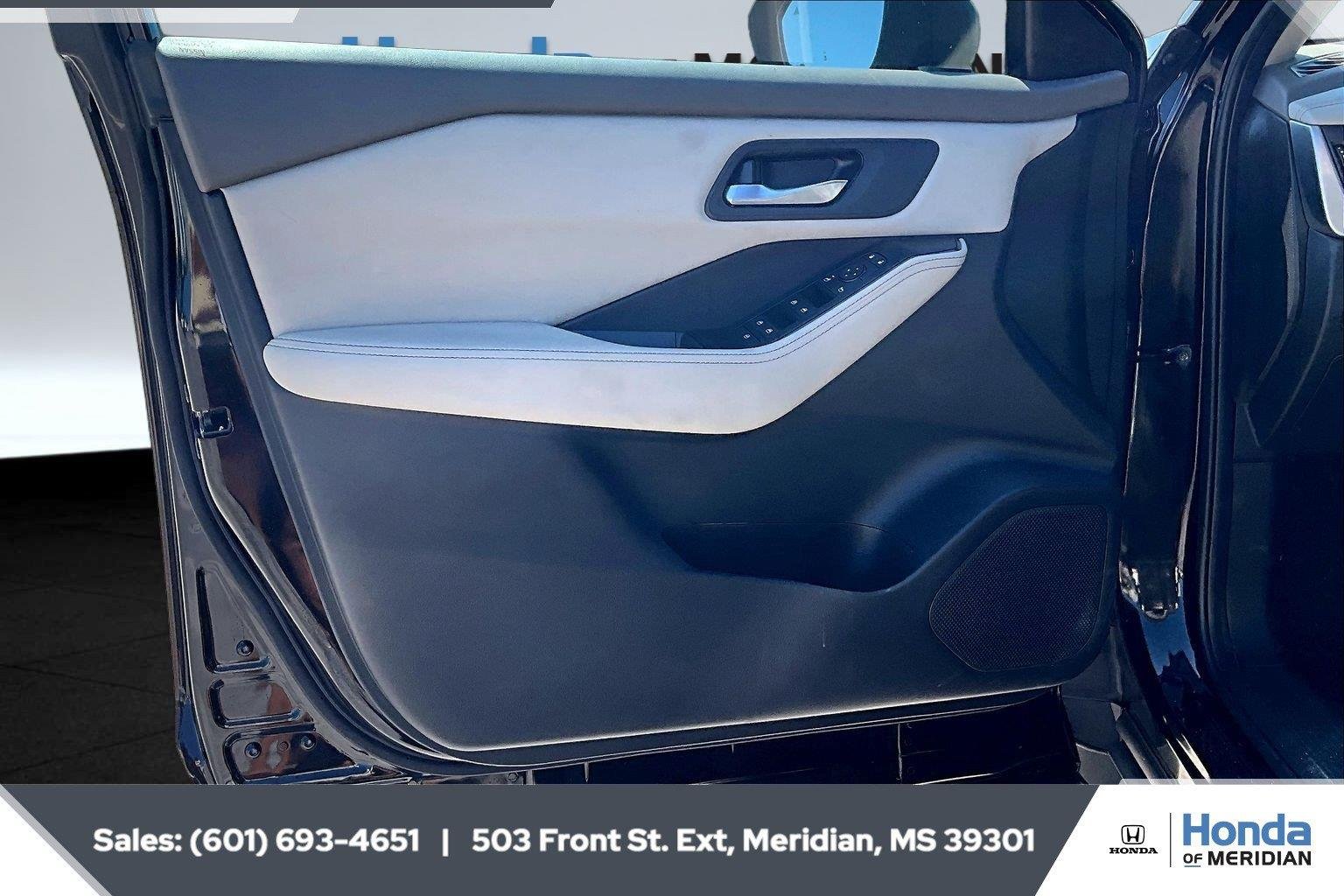 Used 2025 Super Black Nissan SV image 14