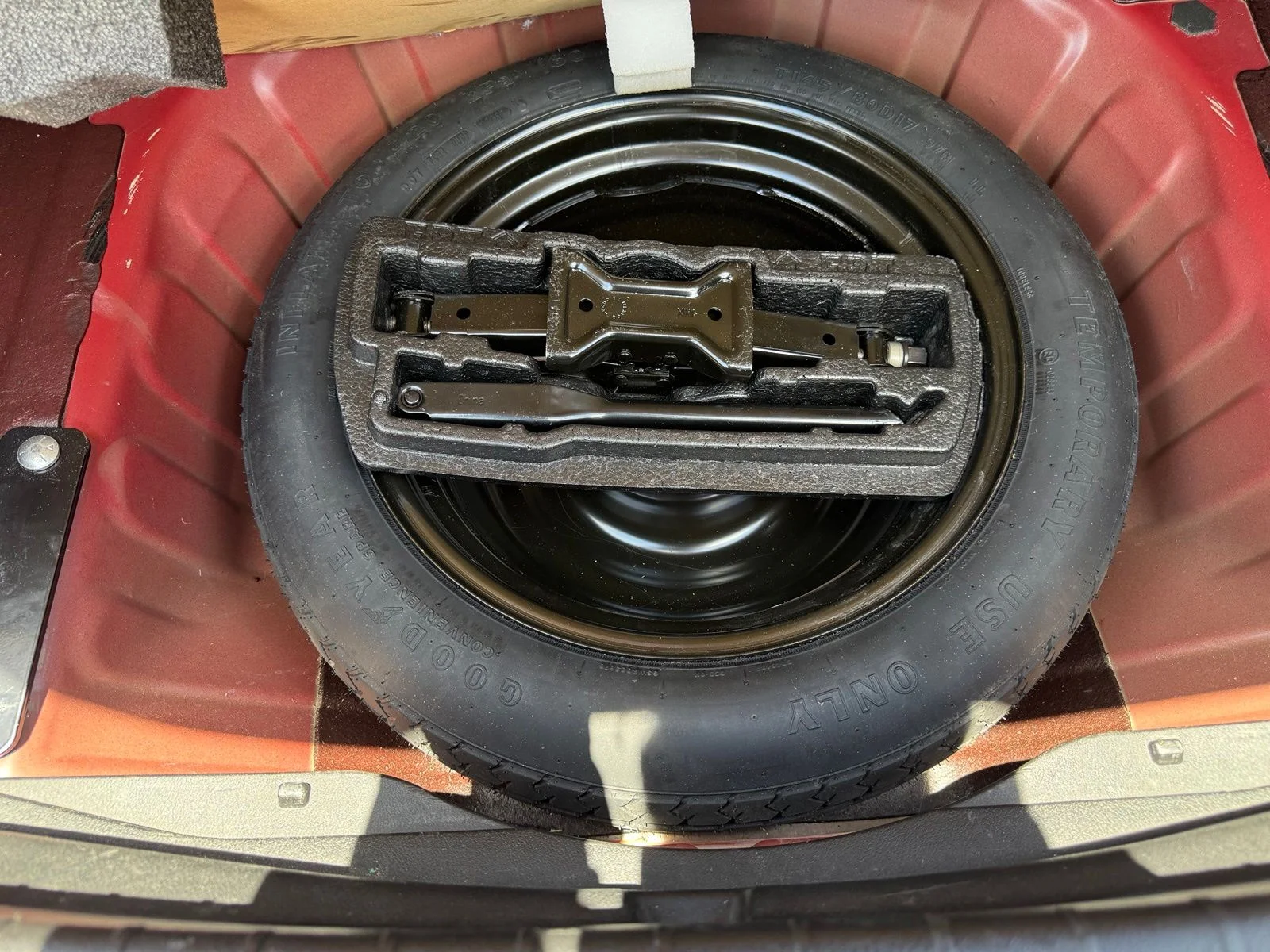 Used 2018 Red Nissan 3.5 SL image 6