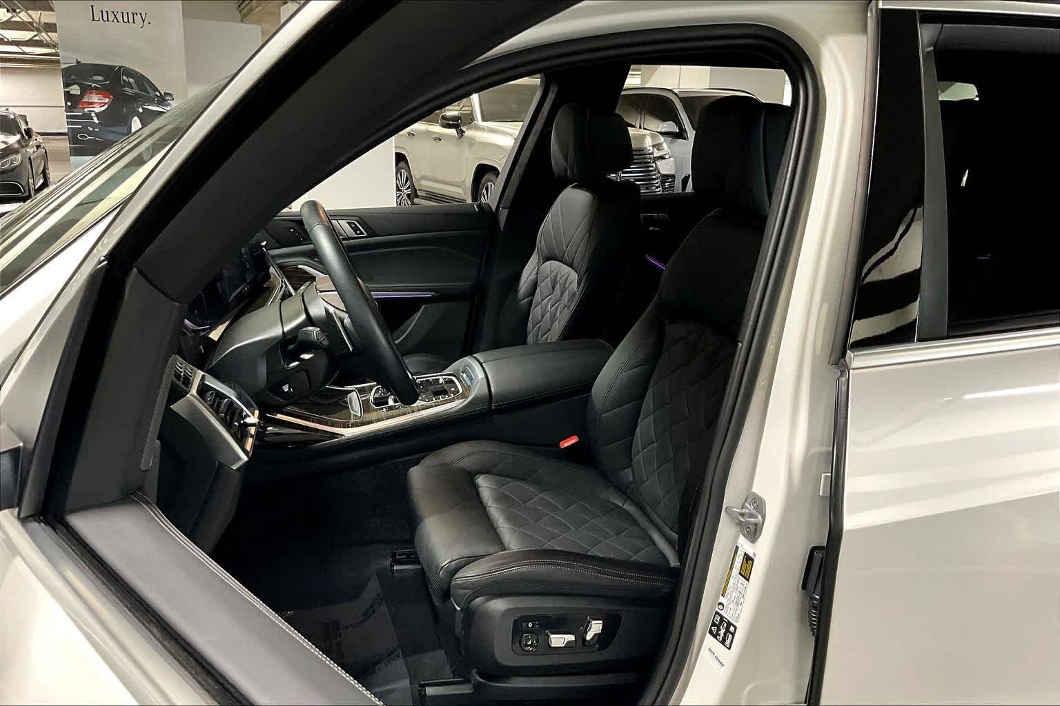 Used 2024 Mineral White Metallic BMW xDrive40i image 8