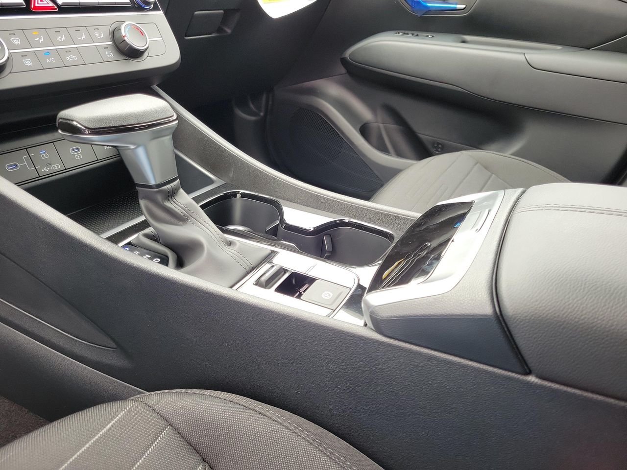 New 2026 Hampton Gray Hyundai SE AWD image 29