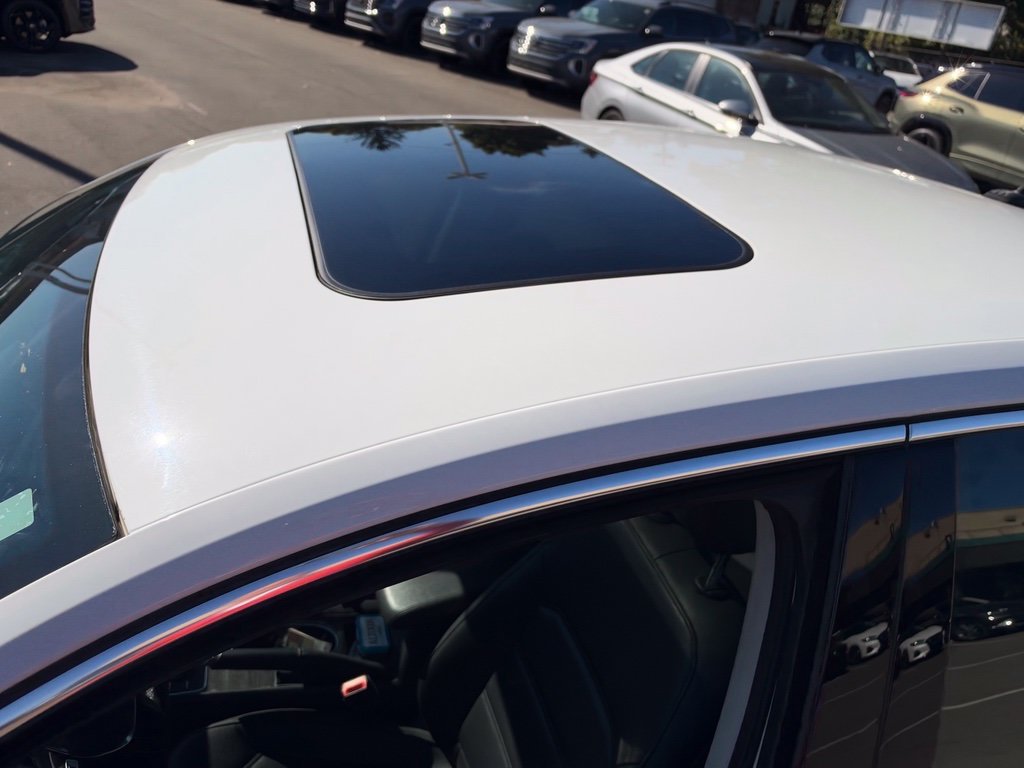 Used 2018 White Volkswagen 2.0T SE image 10