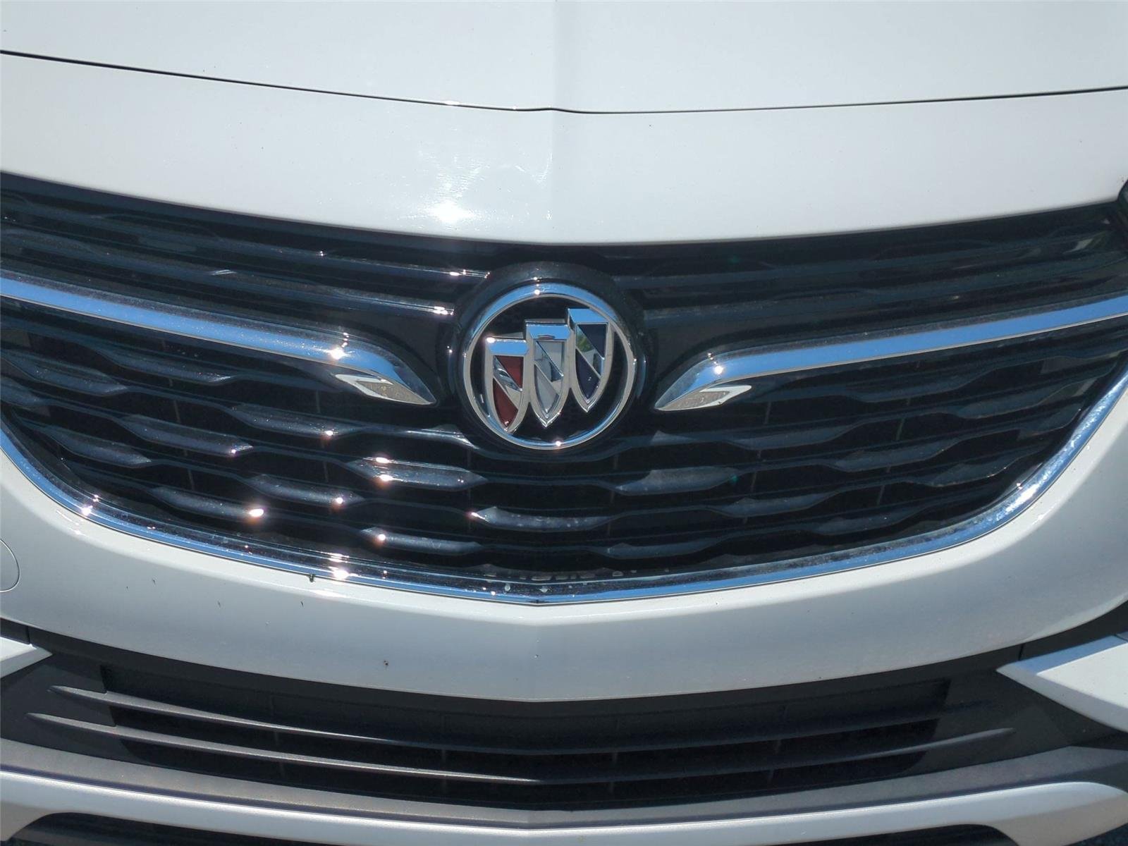 Used 2023 Summit White Buick Select image 14