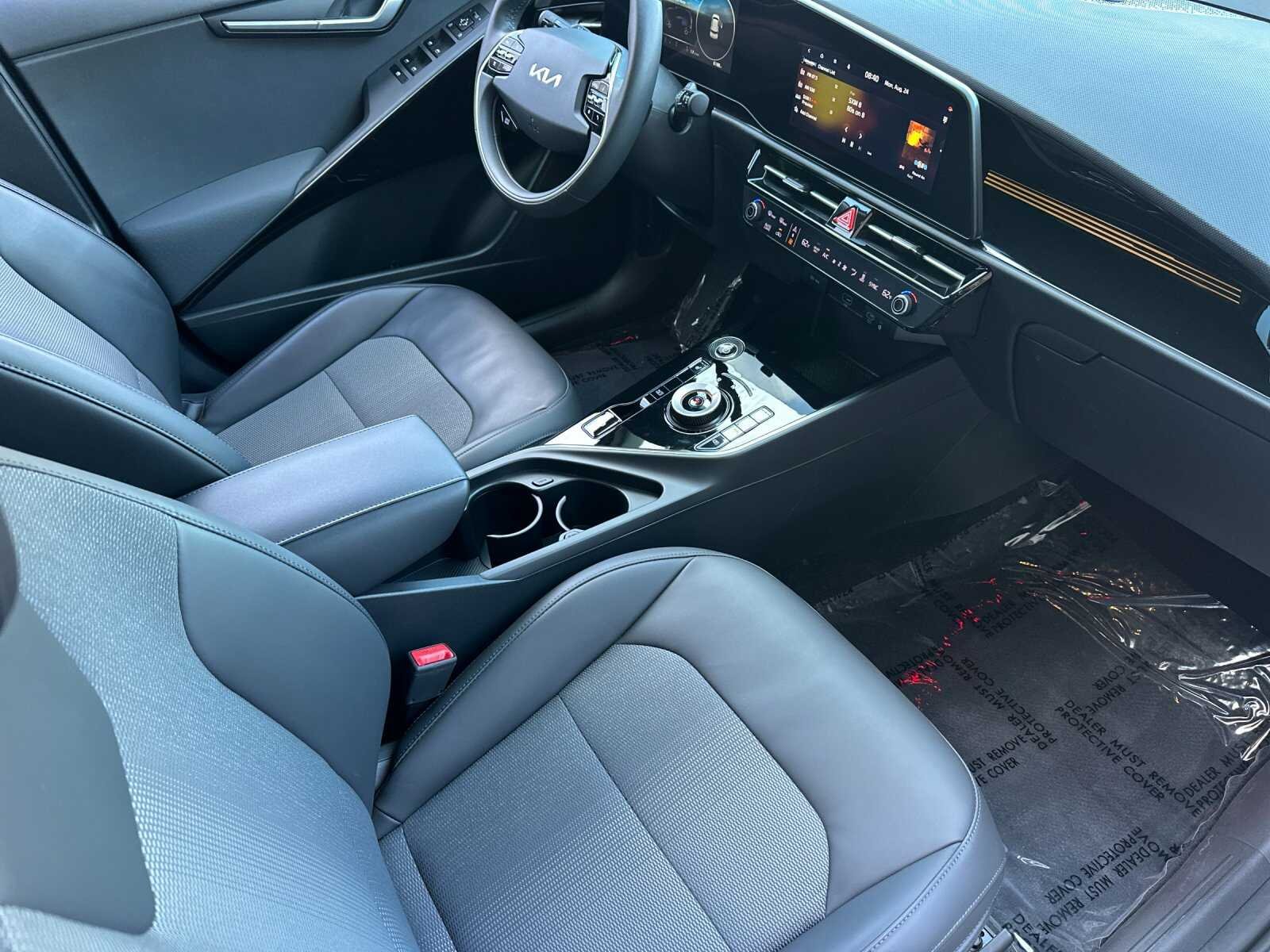 Used 2023 Graphite Gray Kia Wind 4D Sport Utility image 19