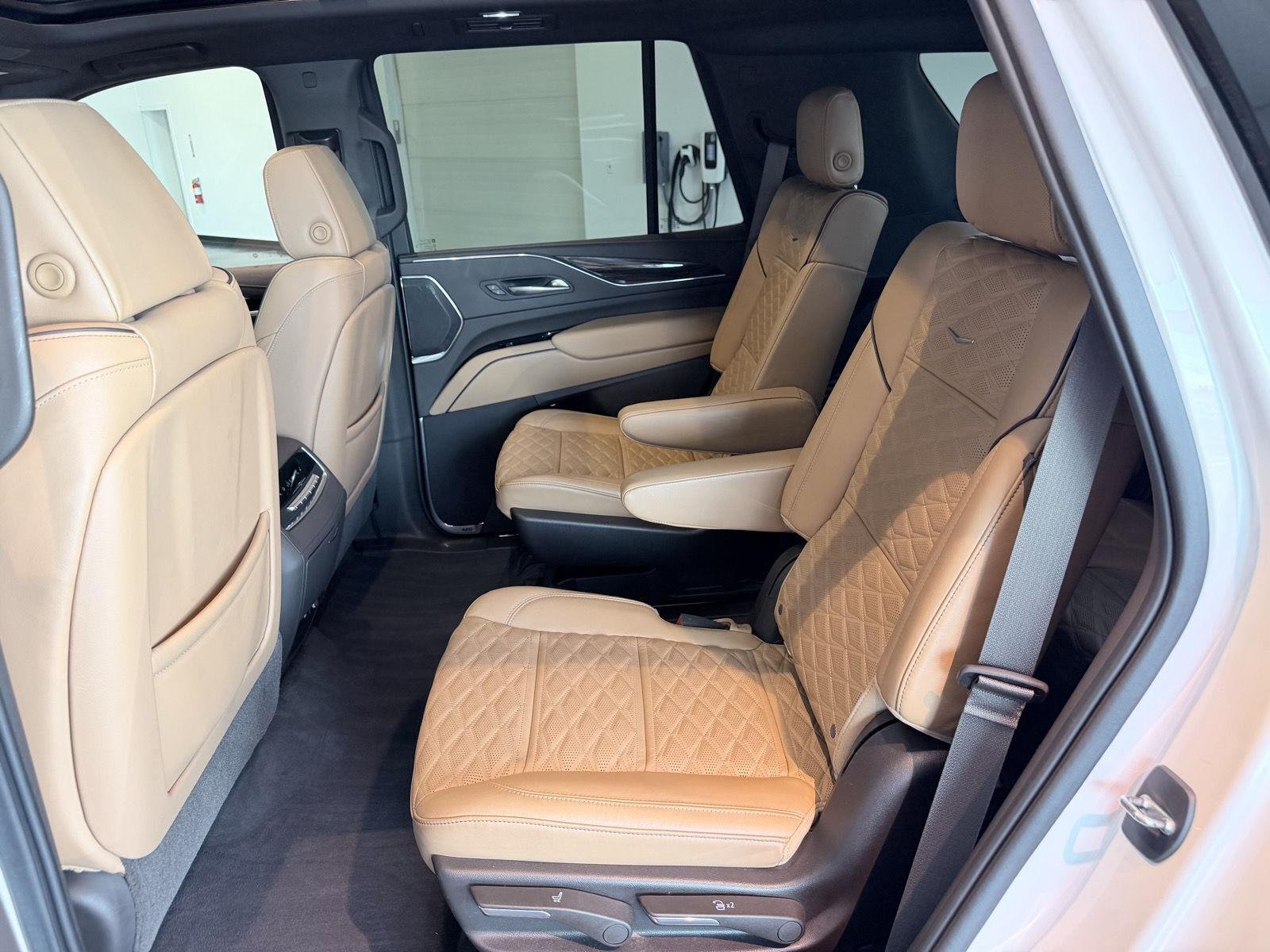Used 2021 CRYSTAL WHITE TRICOAT Cadillac Premium Luxury image 23