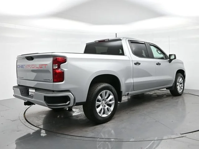 Used 2022 SILVER ICE METALLIC Chevrolet Custom image 7