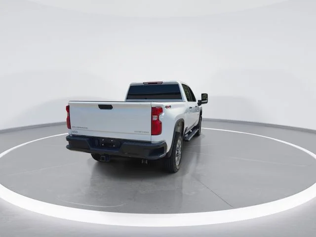 Used 2024 White Chevrolet Custom 5th Wheel image 8