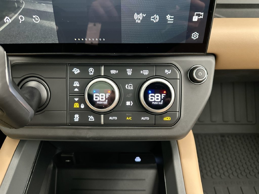 New 2026 Carpathian Grey Prem Met Land Rover X-Dynamic SE image 13