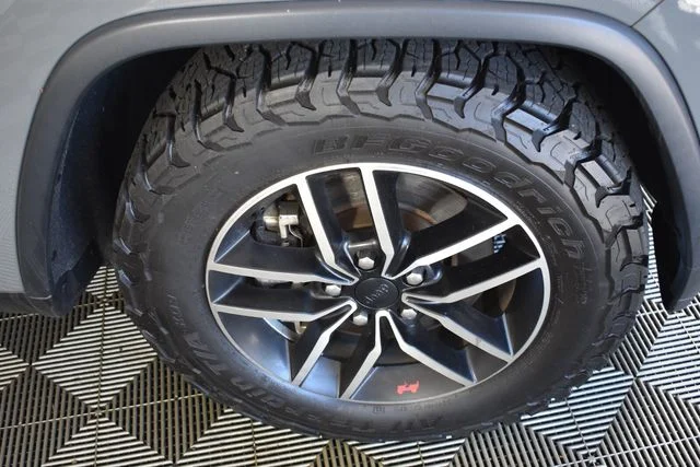 Used 2021 Gray Jeep Trailhawk image 13