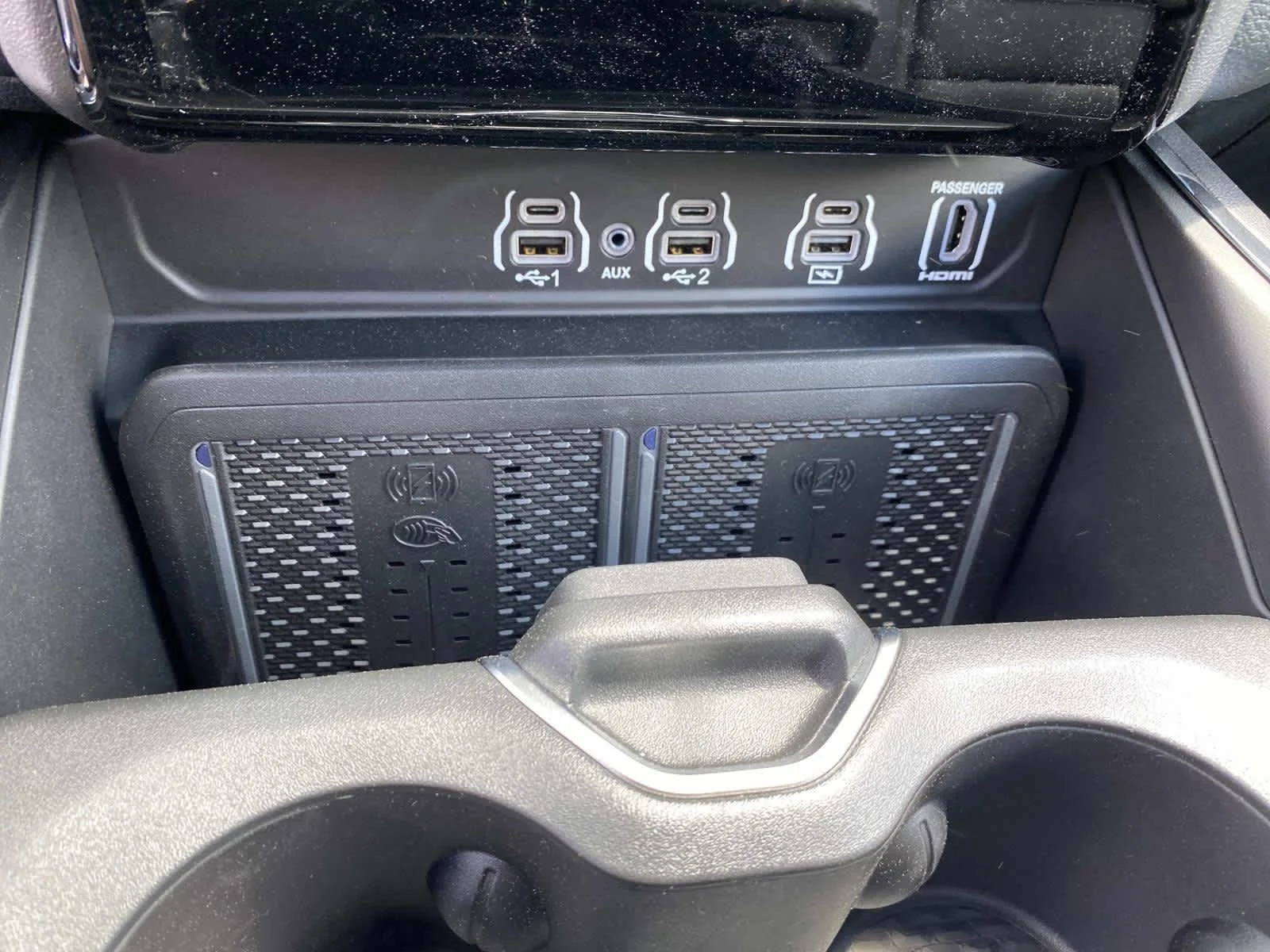New 2026 Silver Zynith Exterior Paint Ram Laramie image 10