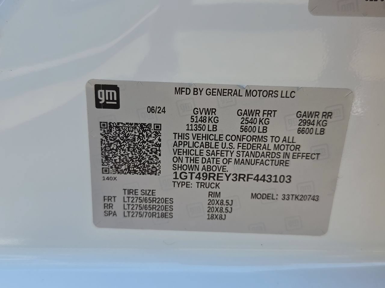 Used 2024 White Frost Tricoat GMC Denali image 35