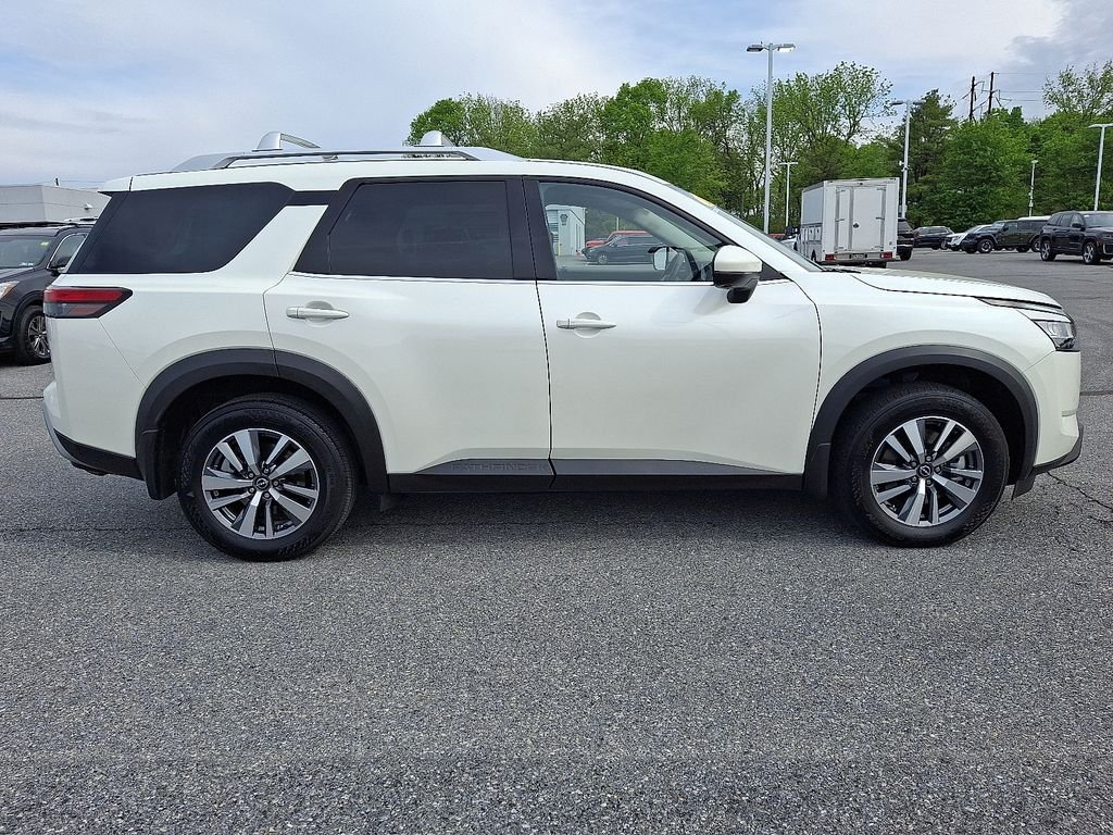 Used 2024 White Nissan SL image 8