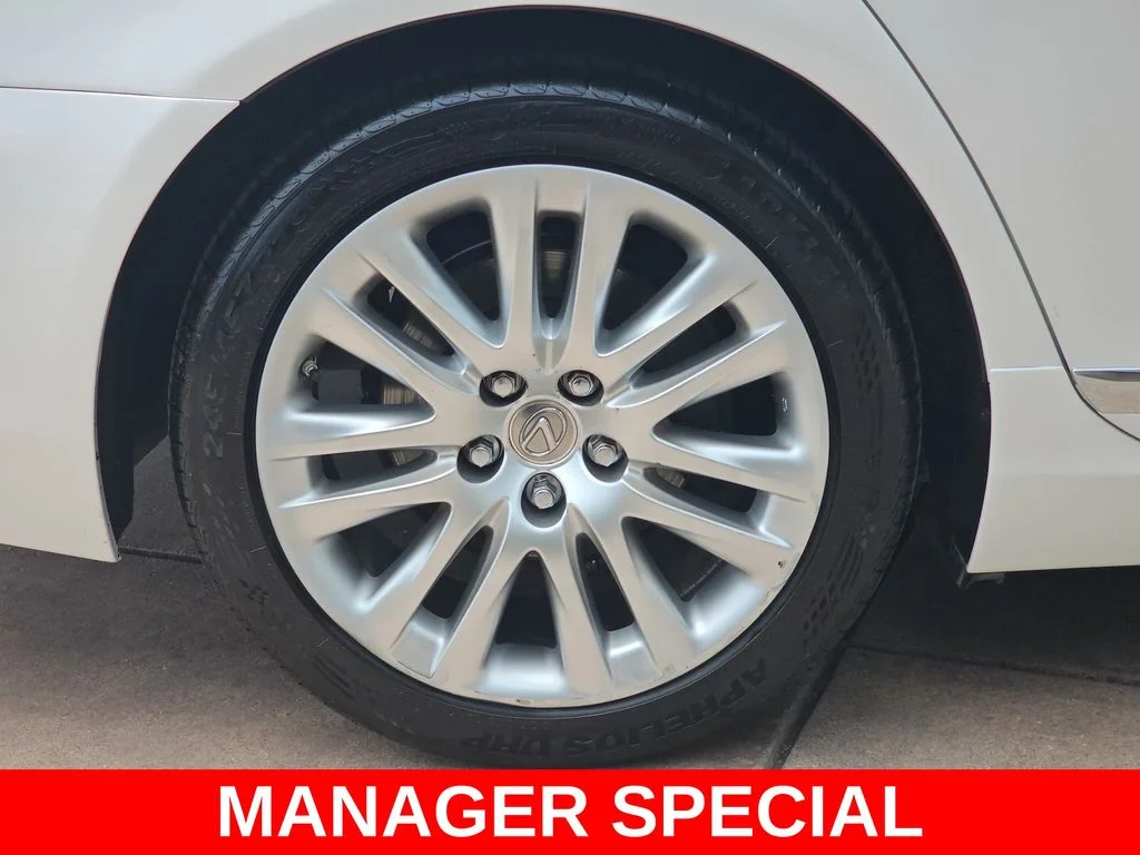 Used 2016 White Lexus 460 image 38