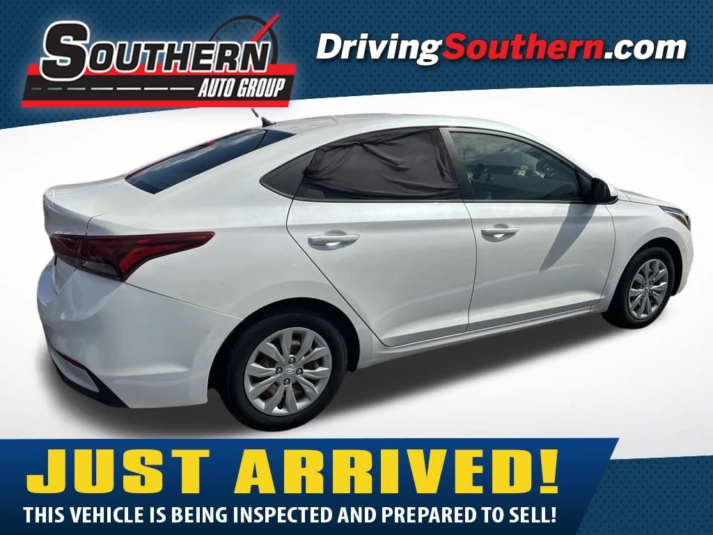 Used 2021 White Hyundai SE image 1