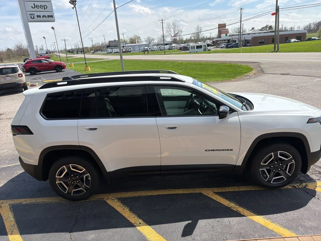 New 2026 Bright White Clear-Coat Exterior Paint Jeep Laredo image 10
